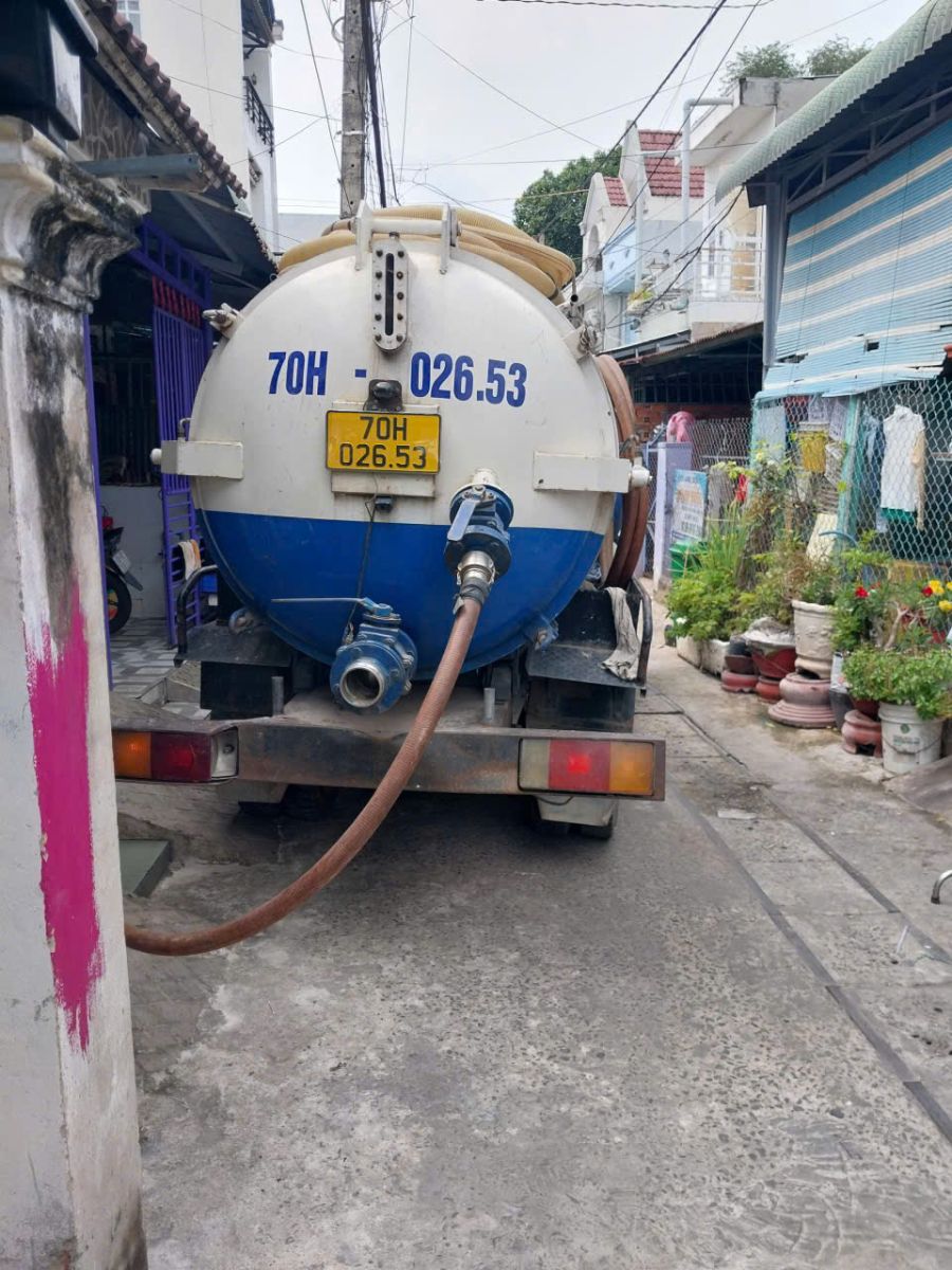 hoạt động hút hầm cầu ở Gò Dầu hằng ngày